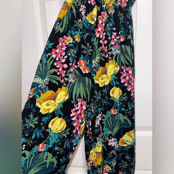 EUC Tropical Floral Black Jumpsuit Size M - Picture 6 of 9
